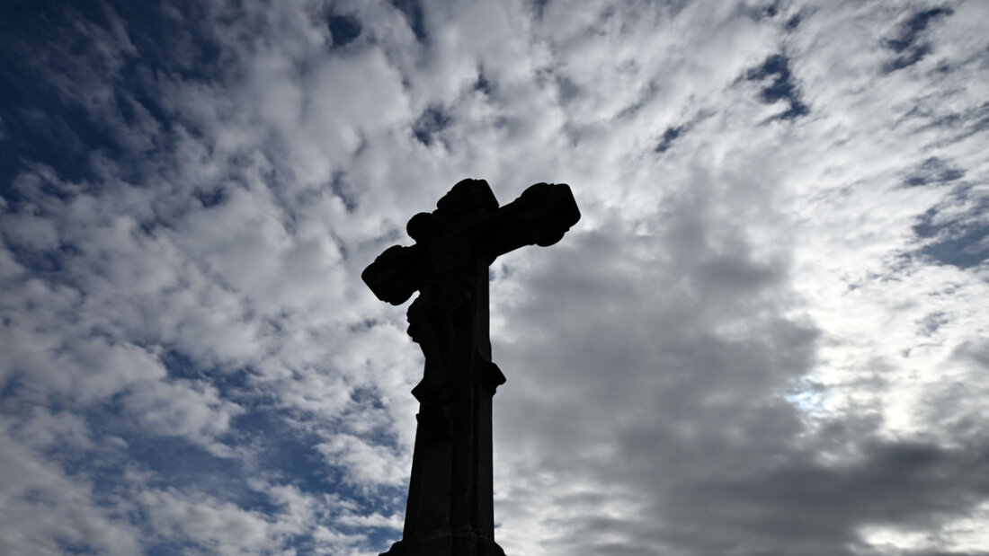 Nach einer Austrittswelle 2023 verliessen im vergangenen Jahr wieder weniger Katholikinnen und Katholiken die Kirche. (Symbolbild) 20250926115027614.jpg