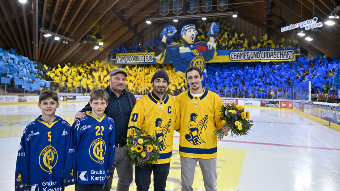 Das HCD-Heimspiel am Samstag stand ganz im Zeichen zweier zurückgetretener Klub-Ikonen. Vor der Partie wurden Andres Ambühl und Marc Wieser offiziell verabschiedet 20251025225026321.jpg