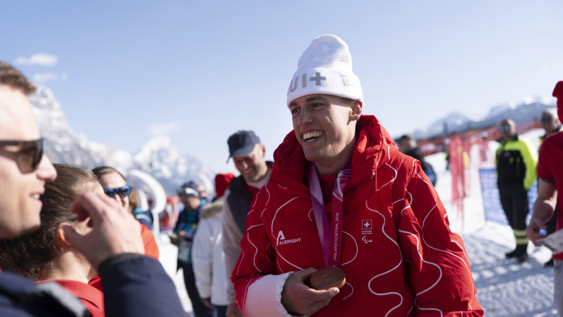 Aron Fahrni strahlt über Bronze im Snowboardcross 20260308171450302.jpg