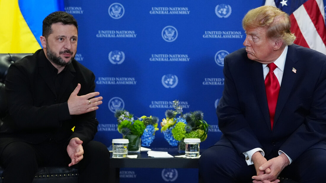 dpatopbilder - US-Präsident Donald Trump (r) trifft sich während der Generalversammlung der Vereinten Nationen im UN-Hauptquartier mit dem ukrainischen Präsidenten Wolodymyr Selenskyj. Foto: Julia Demaree Nikhinson/AP/dpa 20260922230942999.jpg