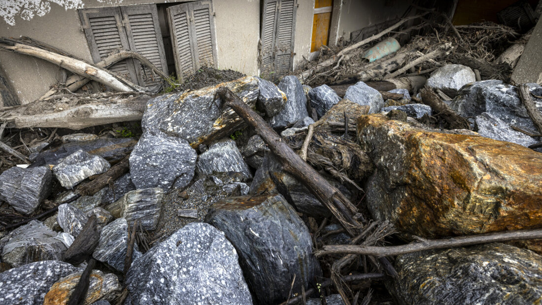 Zerstörte Häuser im Weiler Sorte in der Gemeinde Lostallo im Misox ein Jahr nach der Unwetterkatastrophe mit verheerenden Gerölllawinen. (Archivbild) 20250703112318211.jpg