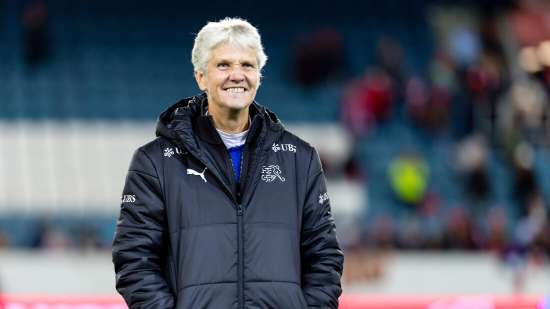 Nationaltrainerin Pia Sundhage freut sich nach dem 1:0-Heimsieg in Luzern gegen die Olympiasiegerinnen aus Kanada 20251024230847547.jpg