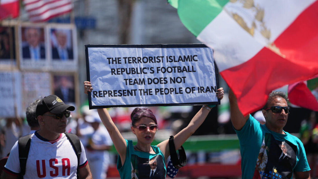 Die WM-Partie des Iran gegen Neuseeland steht unter sehr besonderen Vorzeichen. Das ist schon vor dem Anpfiff zu sehen. Viele Fans drücken eine klare Botschaft aus. 20260616020805371.jpg