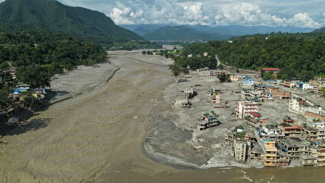 Ein Blick auf die Schäden nach einer Sturzflut im Gebiet Devighat im Distrikt Nuwakot. Foto: Gopal Dahal/JNA via ZUMA Press Wire/dpa 20260901080622362.jpg