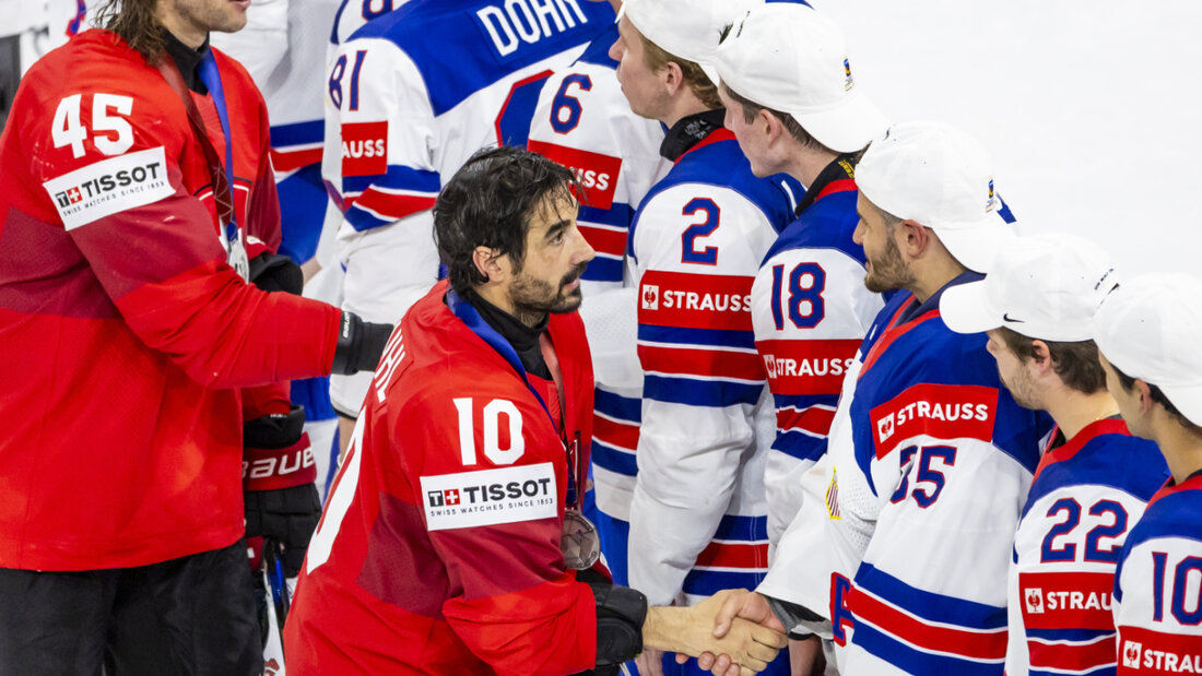 Die Schweizer gratulieren den Amerikanern nach der 0:1-Final-Niederlage zum WM-Titel 20250526121142437.jpg