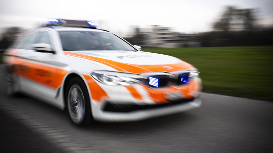 Die Kantonspolizei St. Gallen rückte zu einer Gewalttat nach Zuzwil SG aus. (Symbolbild) 20250815093707004.jpg