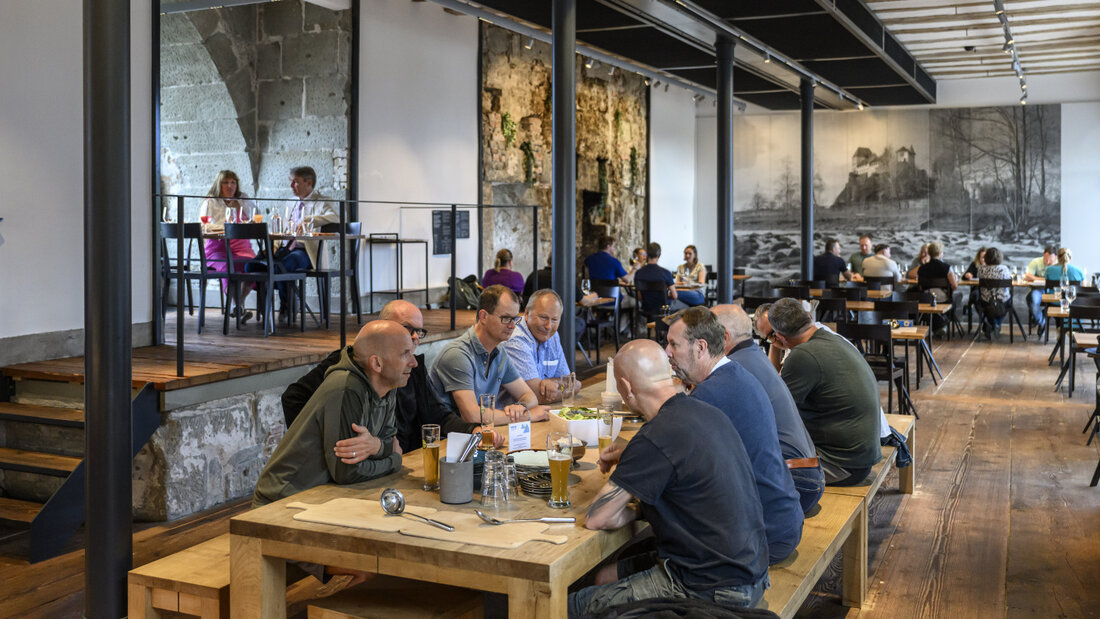 Die Schweizer Bevölkerung zeigte sich im Juli unter anderem bei Restaurantbesuchen besonders ausgabefreudig. (Archivbild) 20260813104240523.jpg