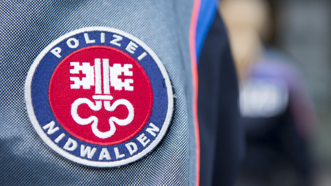 Die Kantonspolizei Nidwalden untersucht, warum ein Rennradfahrer auf die Autobahn A2 geriet. (Symbolbild) 20250614111757469.jpg