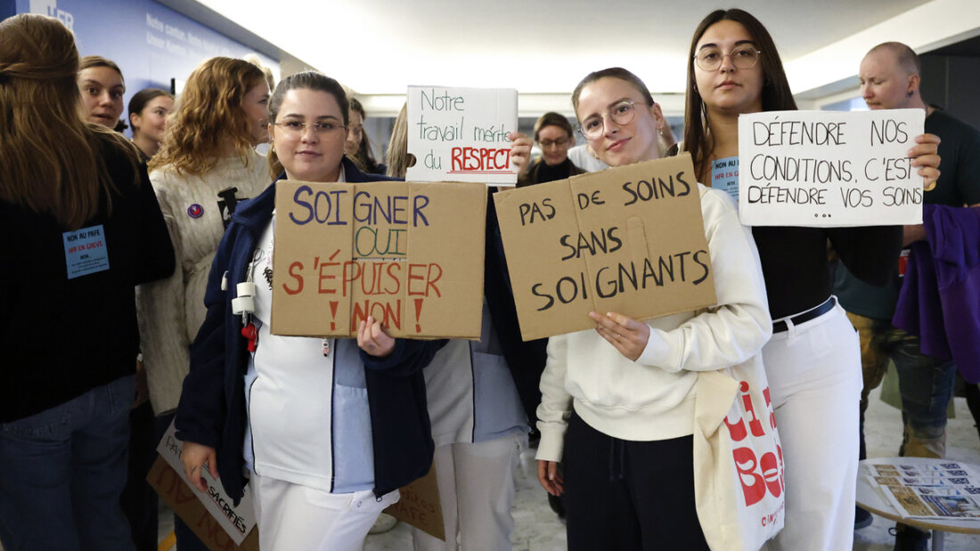 An der Versammlung des streikenden Personals des Freiburger Spitals HFR nahmen am Mittwochmorgen 100 Personen teil. 20251001101121667.jpg