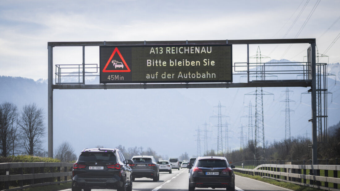 Lieber ausreichend Zeit einplanen, statt die Autobahn bei Stau zu verlassen, empfiehlt die ASTRA. Sonst könne es zu Ausweichverkehr auf nahen Nationalstrassen kommen. (Archivbild) 20260318113524699.jpg