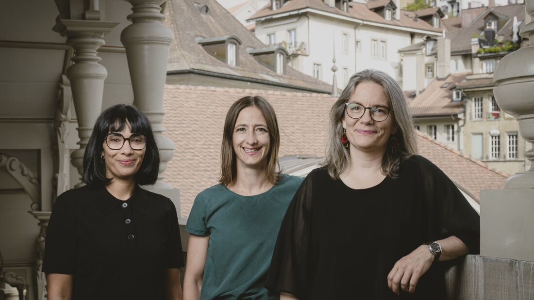 Die SP des Kantons Freiburg schickt drei Kandidatinnen ins Rennen um den Staatsrat. Von links: Grossrätin und Gemeinderätin von Bulle, Kirthana Wickramasingam, die Gemeinderätin von Schmitten, Stephanie Tschopp (Mitte), sowie die Oberamtsfrau des Saanebezirks, Lise-Marie Graden. 20260530123249606.jpg