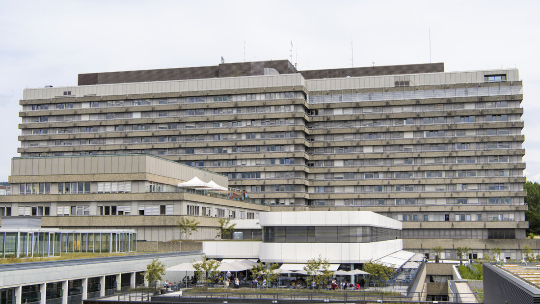 Das Universitätsspital Chuv in Lausanne, wo der Häftling verstarb. (Archivbild) 20251210165349659.jpg