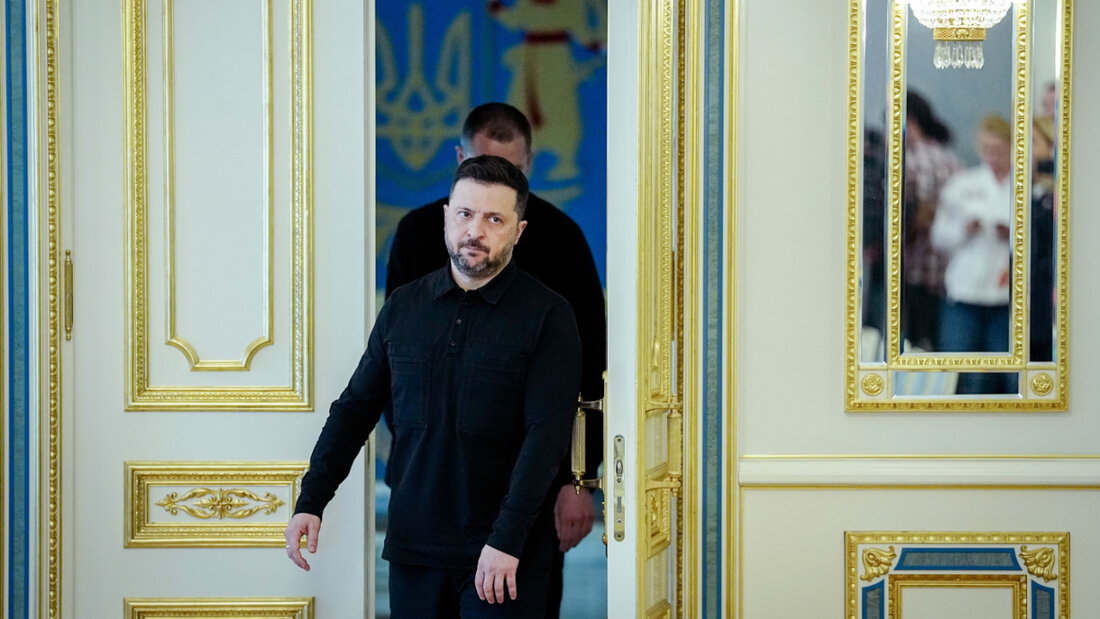 Wolodymyr Selenskyj, Präsident der Ukraine, kommt zu einem Treffen mit dem deutschen Verteidigungsminister Pistorius. Auf dem Programm stehen politische Gespräche. Foto: Kay Nietfeld/dpa 20260512120717685.jpg