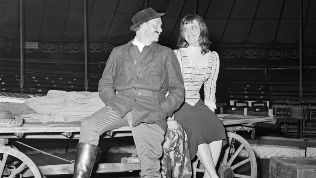 Margrit Winter zusammen mit ihrem Gatten Erwin Kohlund 1949 in Carl Zuckmayers Stück "Katharina Knie", aufgenommen in Bern im Cirkus Knie. (KEYSTONE/PHOTOPRESS-ARCHIV/Revel) 20260618063019108.jpg