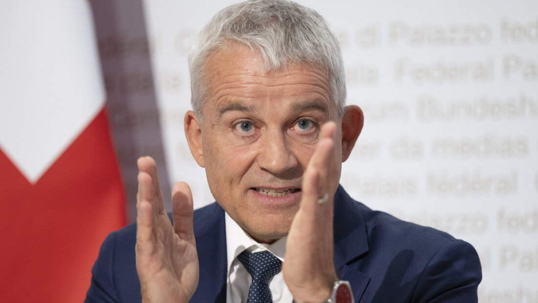 "Neue rechtliche Unsicherheiten": Justizminister Beat Jans erläutert in Bern vor den Medien, weshalb der Bundesrat die Kompass-Initiative zur Ablehnung empfiehlt. 20260813114543704.jpg