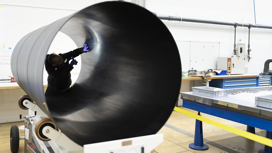 Der Raumfahrtkonzern Ruag International hat im vergangenen Jahr deutlich weniger eingenommen. Zudem drückten Transformationskosten auf die Profitabilität. Unter dem Strich rutschte das Unternehmen damit in die Verlustzone. (Archivbild) 20250321094903951.jpg