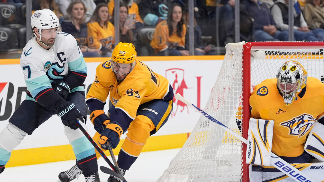 Die Nashville Predators mit Roman Josi (Mitte) kommen im Kampf um einen Playoff-Platz zu einem wichtigen Sieg 20260320061000698.jpg