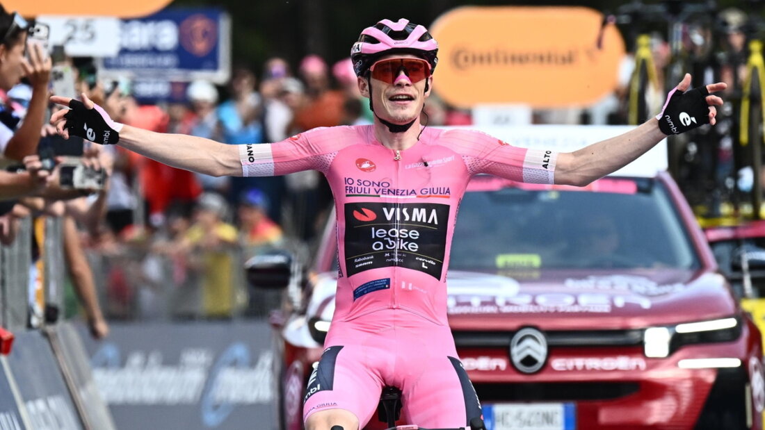 Vierter Etappensieg für den Dänen: Jonas Vingegaard lässt sich bei der Bergankunft im Tessin feiern 20260526173620167.jpg