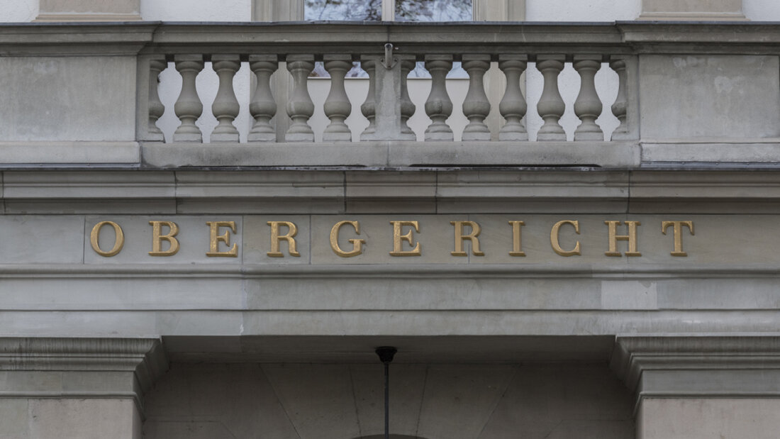 Ein junger Mann wurde auf einem Parkplatz in Uster ZH erstochen. Der Täter machte vor Obergericht Notwehr geltend. (Archivbild) 20260227110331624.jpg