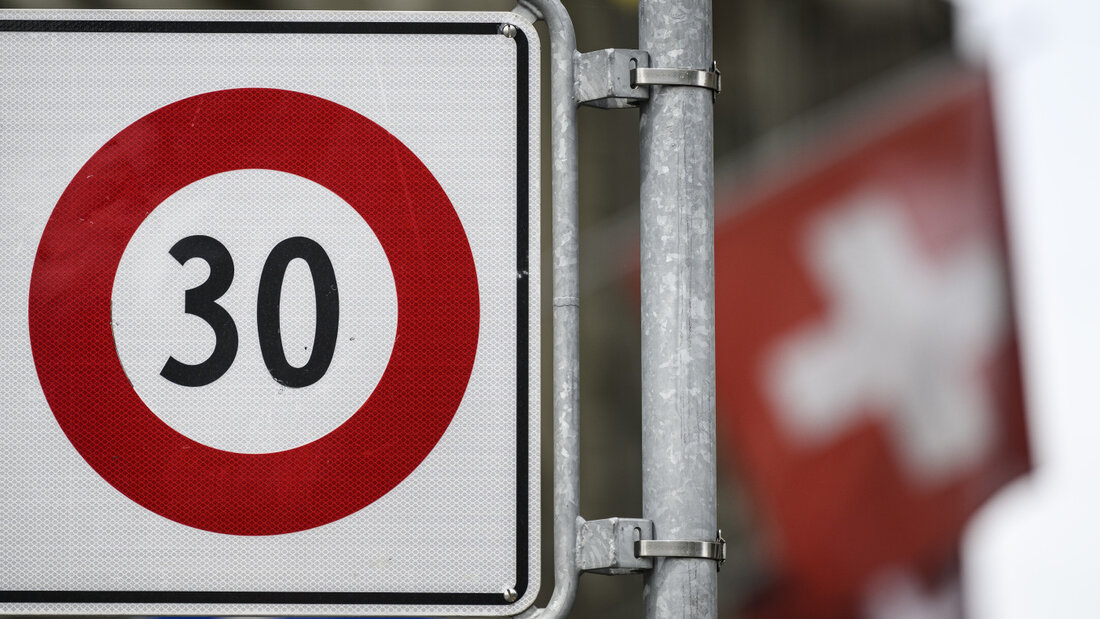 Ein Referendumskomitee wehrt sich im Kanton St. Gallen gegen ein faktisches Verbot von Tempo-30-Zonen auf Kantonsstrassen und Gemeindestrassen erster Klasse. (Symbolbild) 20260803140804095.jpg