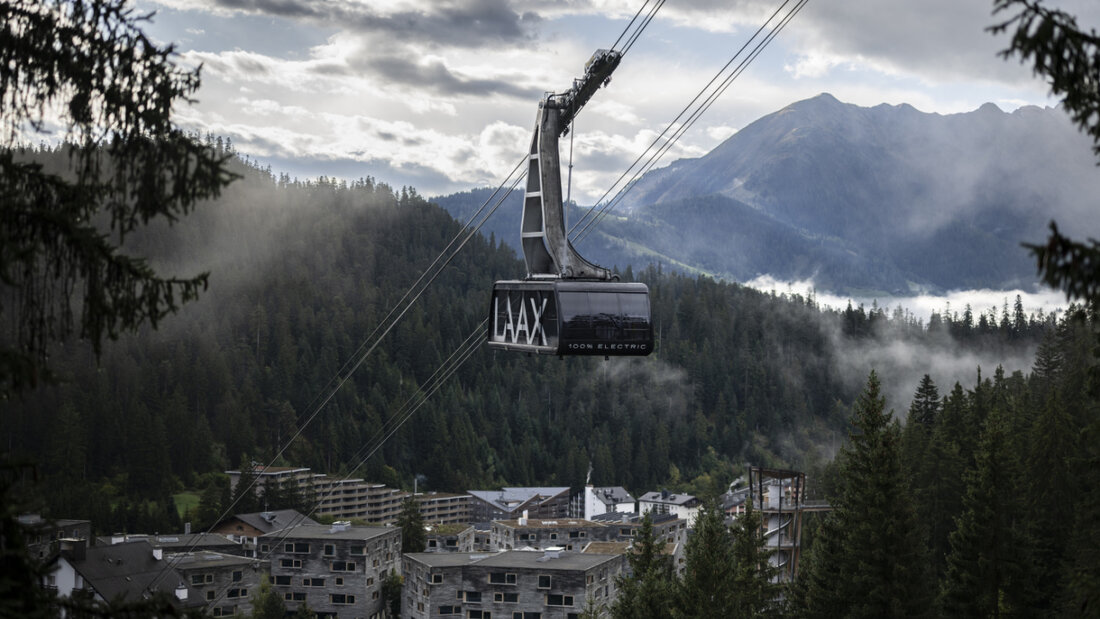 Die Gemeinde Laax GR sprach sich für die Übernahme der Infrastruktur der Weissen Arena Bergbahnen aus. (Archivbild) 20251024233302551.jpg