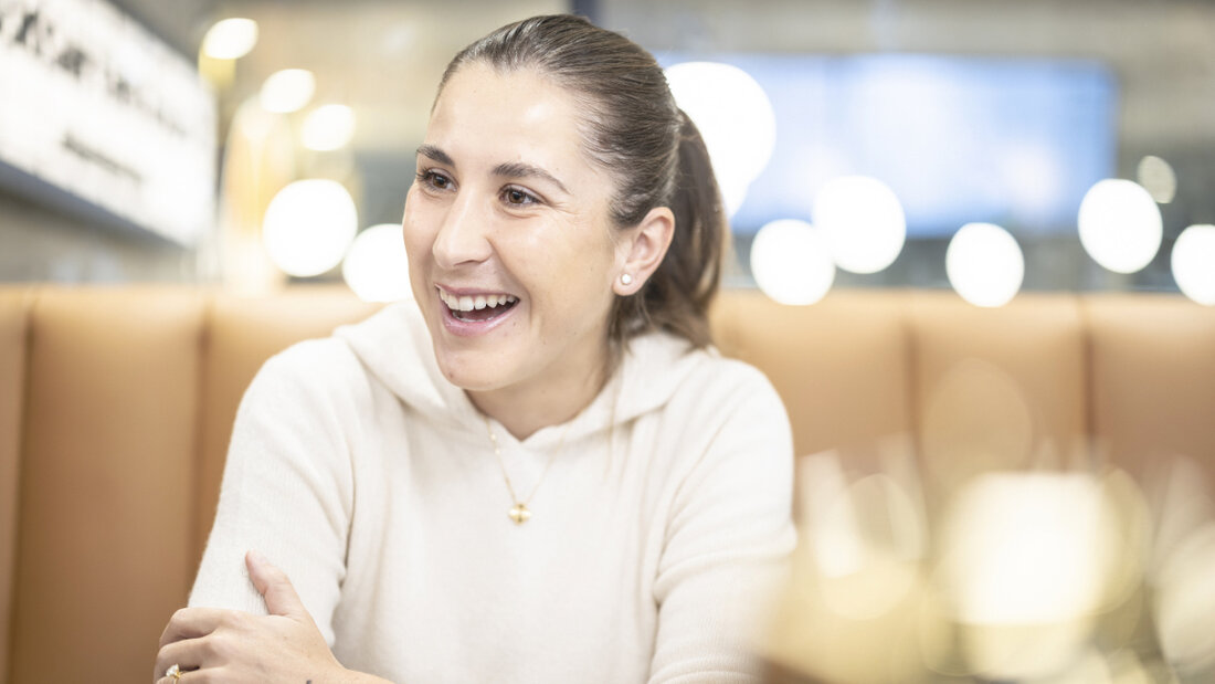Ist mit ihrem Leben derzeit sehr zufrieden: Belinda Bencic beim Interview am Flughafen Zürich 20251126050026719.jpg