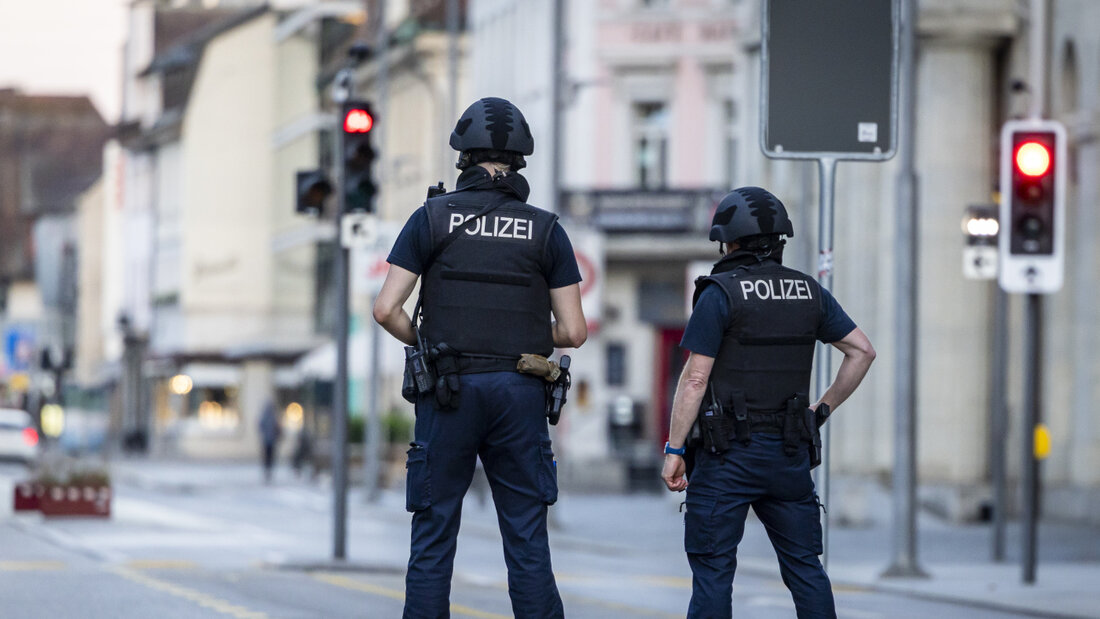 Polizei patrouilliert in Aarau: In der Nacht auf Sonntag ist es während einer Veranstaltung zu einer Schiesserei gekommen. 20260830071945484.jpg