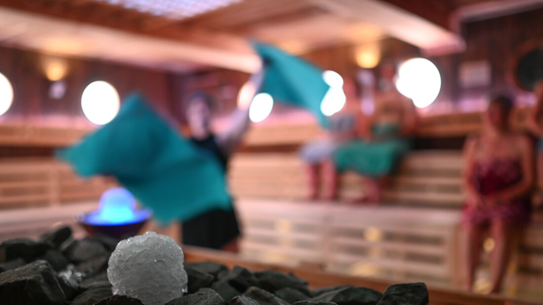 Ein Mann wurde gebüsst, weil er im Duschbereich einer Sauna heimliche Filmaufnahmen machte. (Symbolbild) 20260708120548885.jpg