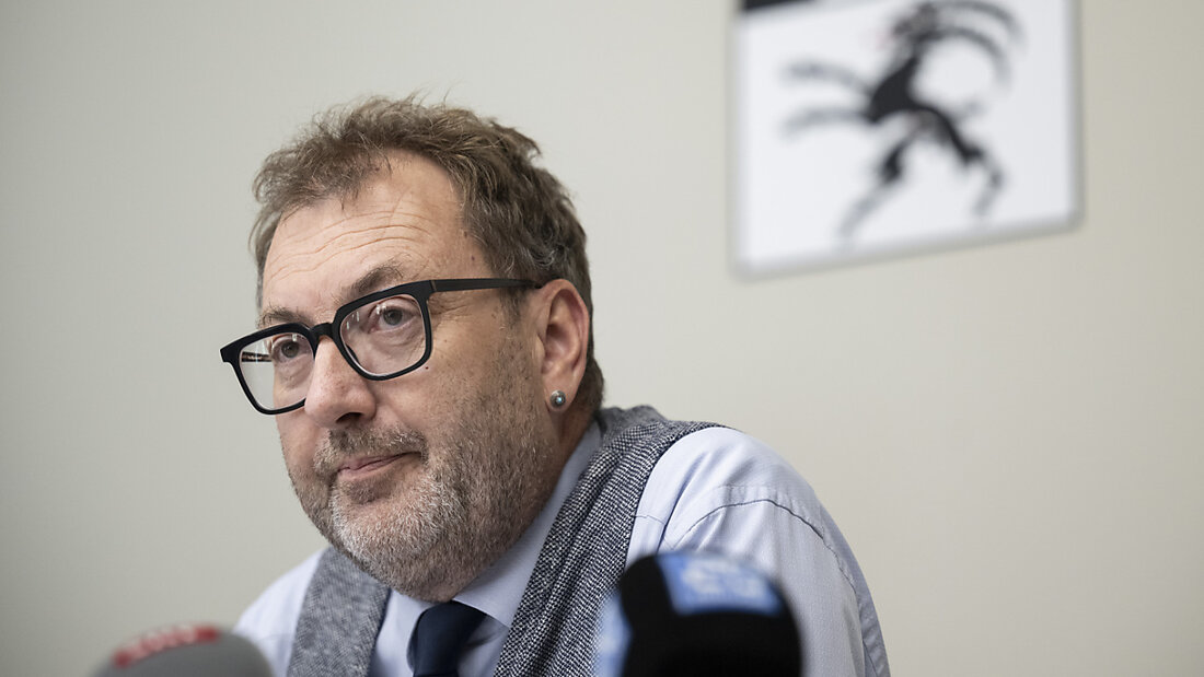 Der Bündner Regierungsrat Peter Peyer (SP) verurteilte an einer eigens einberufenen Medienorientierung den Angriff auf einen jüdischen Gast in Davos. 20240829170914868.jpg