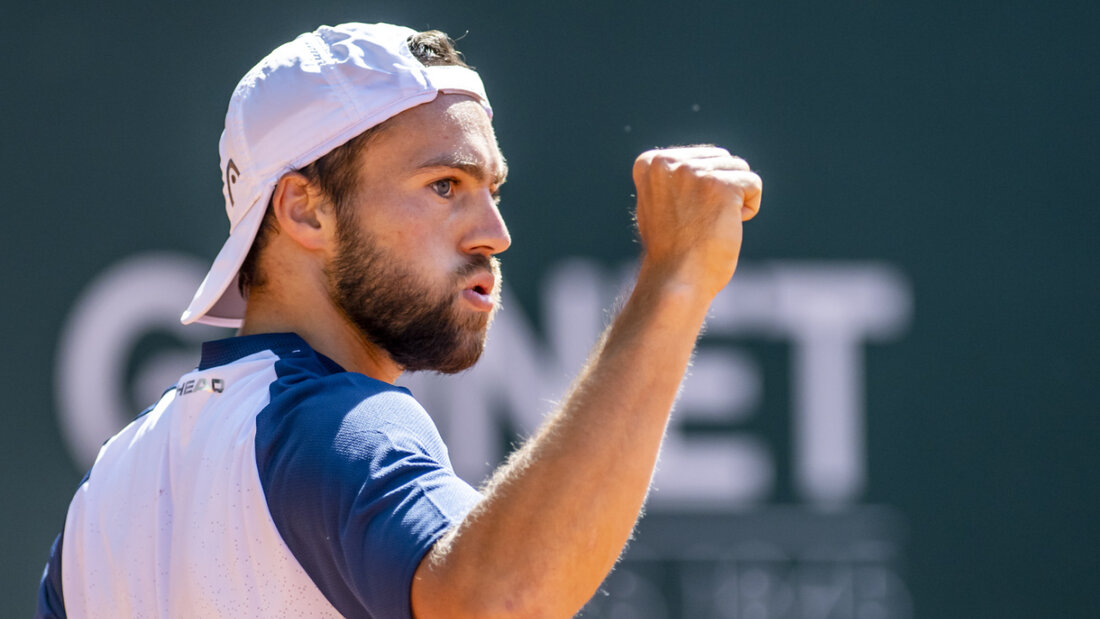 Muss sich sein Verdienst bei den kleineren Turnieren der Tennistour hart erarbeiten - und wird dann noch von Sportwettern bedroht und beleidigt: Johan Nikles 20251104050054759.jpg