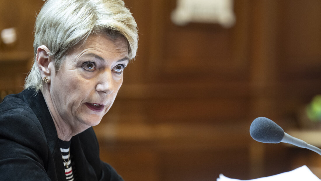 Bundespräsidentin und Finanzministerin Karin Keller-Sutter hat im Ständerat das Paket zur Sanierung der Bundesfinanzen verteidigt. Die kleine Kammer setzte aber teilweise andere Akzente als der Bundesrat. 20251217134142972.jpg