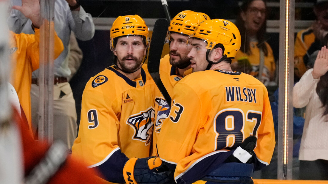 Roman Josi (Mitte) befindet sich mit den Nashville Predators im Hoch 20251224083541405.jpg