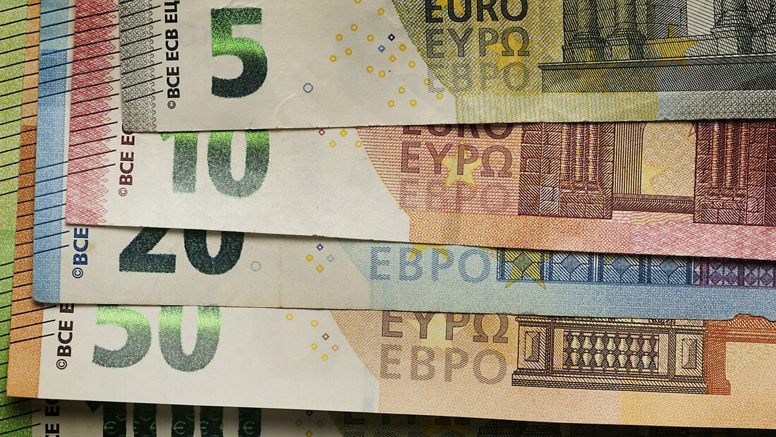 So sehen die Euro-Banknoten aktuell aus: Abgebildet sind Bauwerke, die es in Wirklichkeit gar nicht gibt. (Archivbild) 20231130113751804.jpg