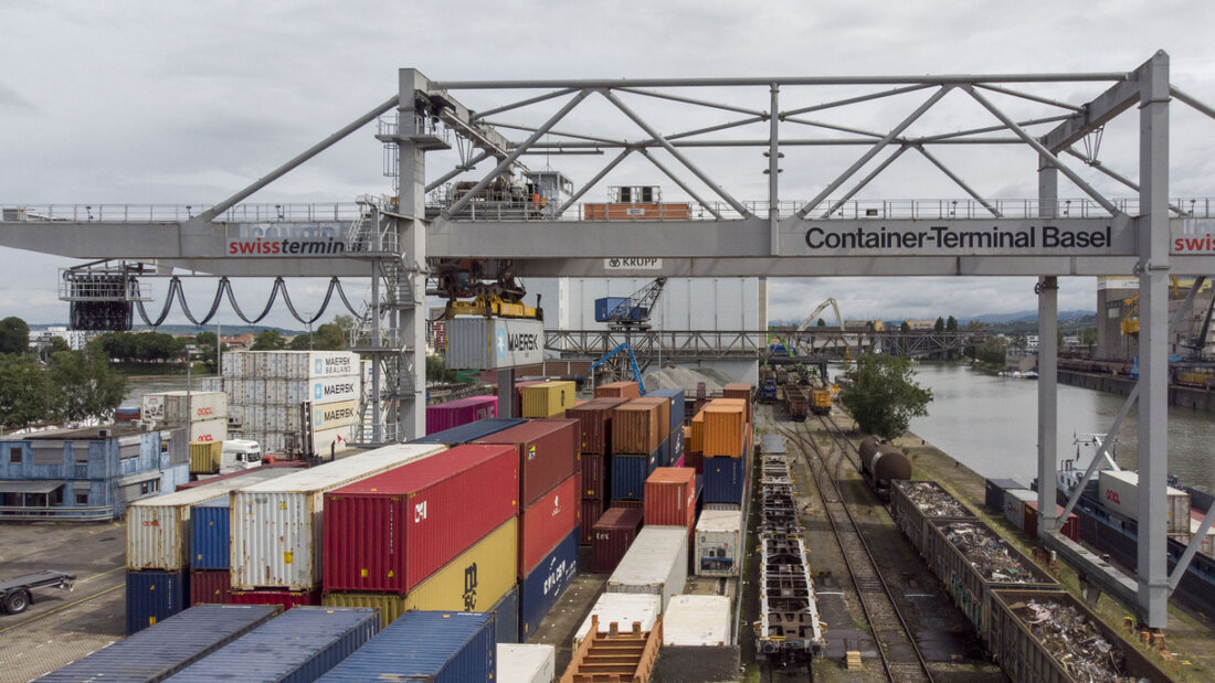 Die Handelspolitik von US-Präsident Donald Trump dürfte auch in der Schweizer Exportwirtschaft Spuren hinterlassen. Die OECD senkt die BIP-Prognose für die Schweiz deutlich.(Symbolbild) 20250603101555016.jpg