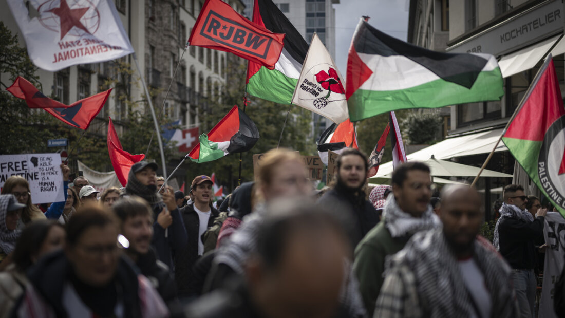 In der Stadt Zürich haben am Samstag mehrere Hundert Menschen gegen den Gazakrieg demonstriert. 20250927173746522.jpg