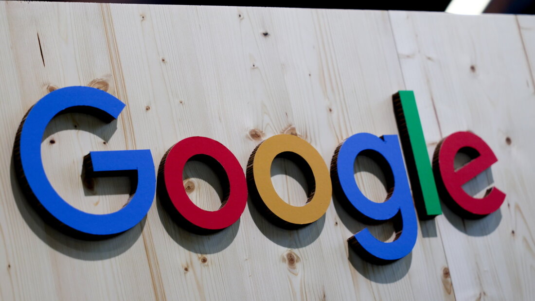 Google präsentierte schon vor einem Jahr Prototypen einer Brille mit einem kleinen Display in einem der Gläser. Auf den Markt kommt aber zunächst ein einfacheres Modell mit Kamera und Lautsprechern. (Archivbild) 20260519231915767.jpg