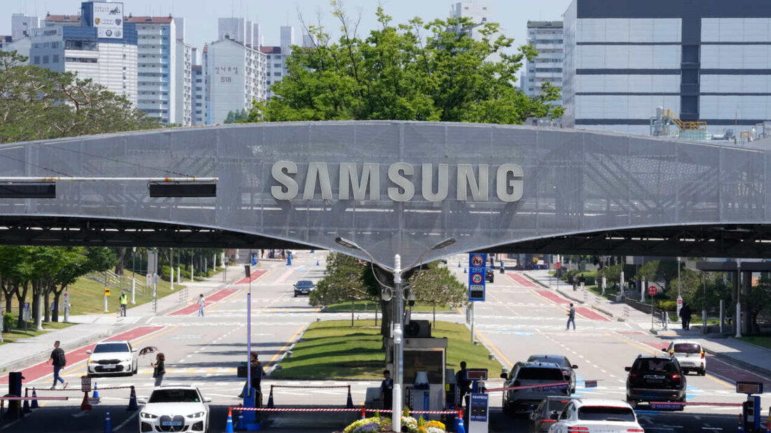 ARCHIV - Das Logo von Samsung Electronics ist an einem Tor am Hauptsitz des Unternehmens in Suwon, Südkorea, zu sehen, Freitag, 22. Mai 2026. Foto: Ahn Young-joon/AP/dpa 20260527065911995.jpg