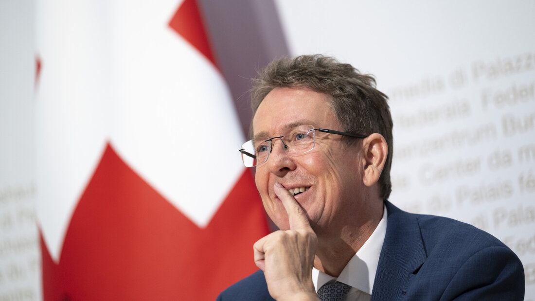 Kommunikationsminister Albert Rösti verkündete am Mittwoch, dass der Bundesrat die Erschliessung von ländlichen Regionen mit schnellem Internet vorantreiben will. 20260909151719006.jpg
