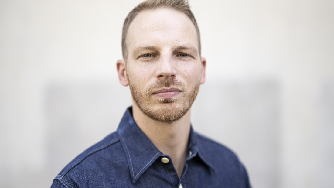 Romain Buffat, Schriftsteller und Absolvent des Schreiben-Bachelors, unterrichtet inzwischen selber am Schweizerischen Literaturinstitut. (Archivbild) 20260916150948839.jpg