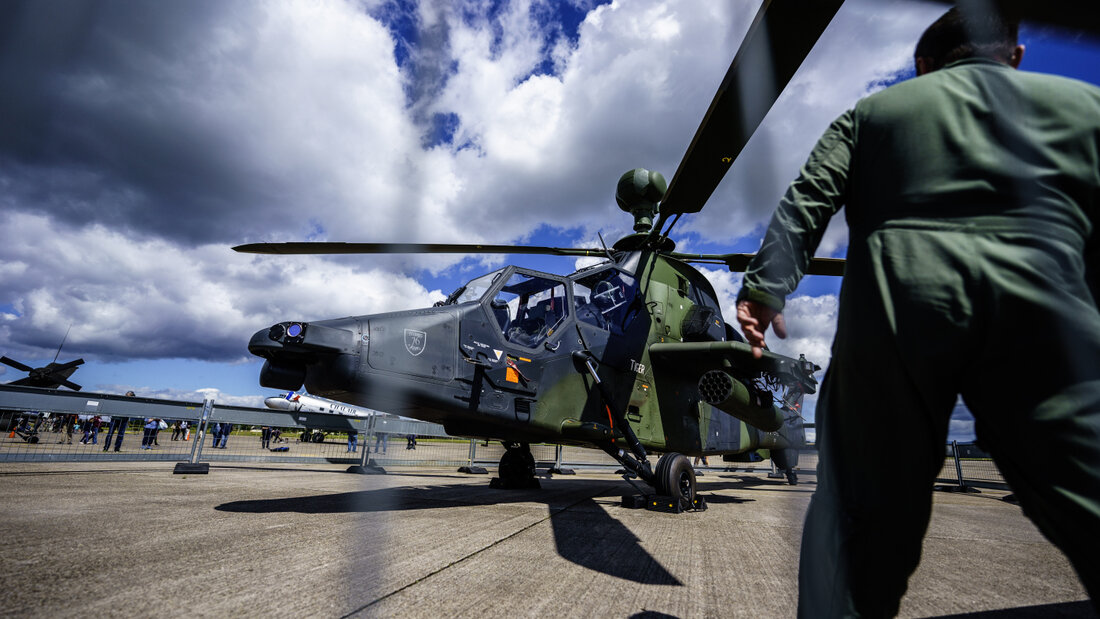 ARCHIV - Ein Bundeswehr Kampfhubschrauber Tiger wird auf dem Wiesbaden Army Airfield, in Wiesbaden-Erbenheim präsentiert. Foto: Andreas Arnold/dpa 20260929163446796.jpg