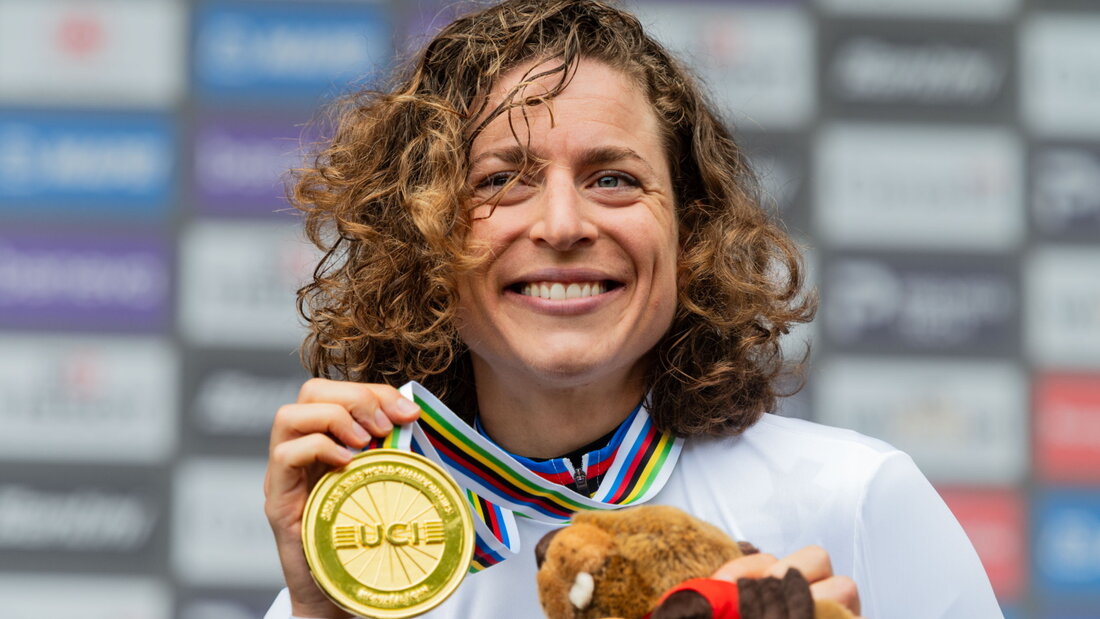 Herausragende Schweizer Fahrerin an der WM in Montreal: Marken Reusser mit der Goldmedaille aus dem Zeitfahren 20260928085011718.jpg