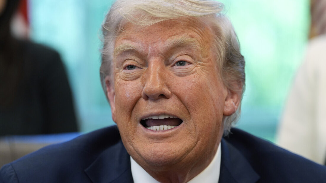 ARCHIV - US-Präsident Donald Trump spricht mit Reportern (Archivbild). Foto: Alex Brandon/AP/dpa 20250609075703392.jpg