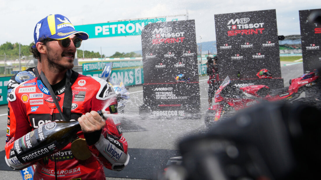 Francesco Bagnaia lässt den Korken knallen 20251025102559882.jpg