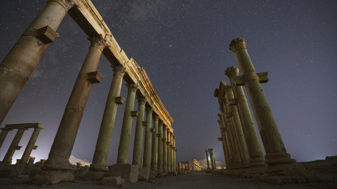 ARCHIV - Die Ruinen der antiken Stadt Palmyra unter einem sternenübersäten Himmel in den späten Abendstunden. Foto: Ghaith Alsayed/AP/dpa (Archivbild) 20251213183240782.jpg