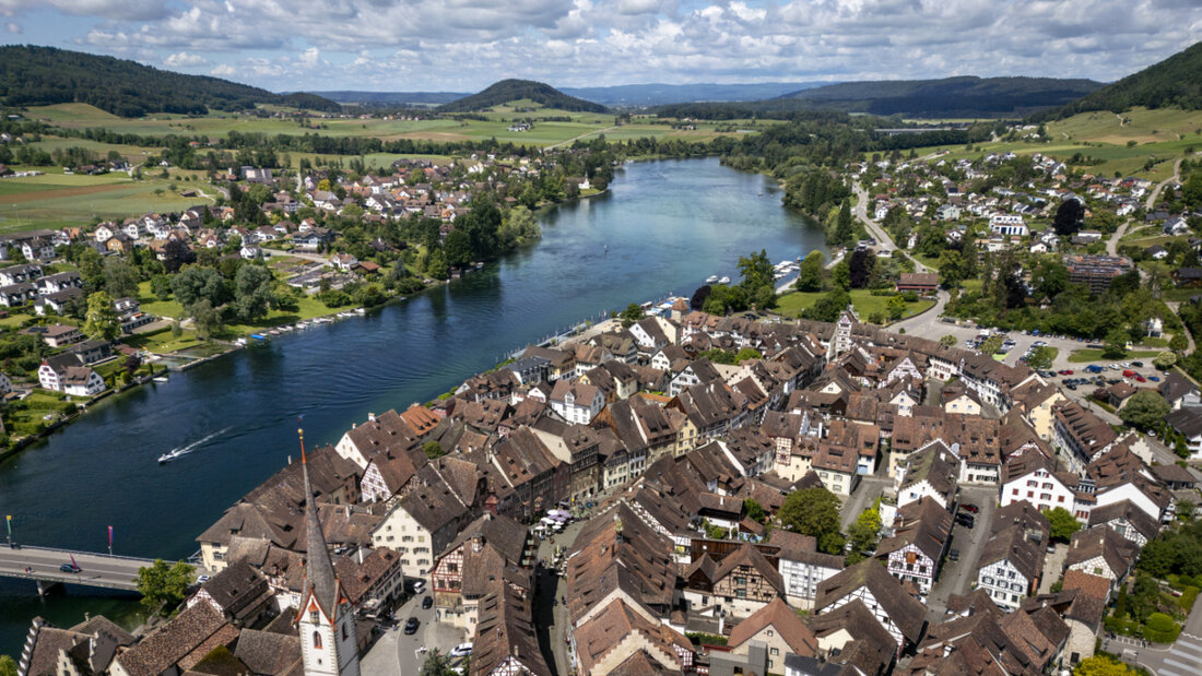 Bis mindestens Herbst 2026 bleiben die Ablagerungen von Quaggamuscheln im Rhein bei Stein am Rhein SH und Diessenhofen TG. (Archivbild) 20260220102139899.jpg