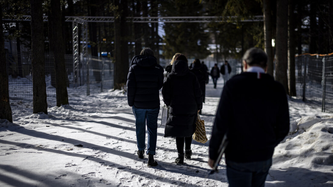 Grossanlässe wie das WEF sind der Wohnbevölkerung in der Region Prättigau/Davos ein Dorn im Auge, weil sie hauptsächlich den Verkehr belasten. Jetzt wird deshalb ein neues Leitbild geschaffen. (Archivbild) 20250623125021355.jpg