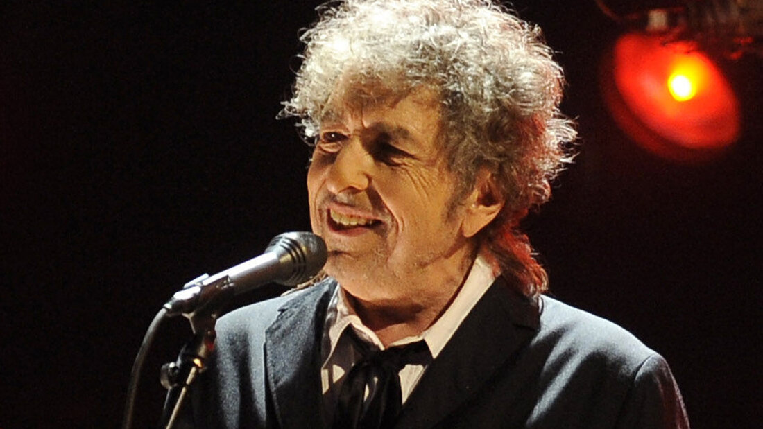 Aktuell lässt er sich kaum mehr fotografieren: Bob Dylan 2012 bei einem Auftritt in Los Angeles. (Archivbild) 20260717132911283.jpg
