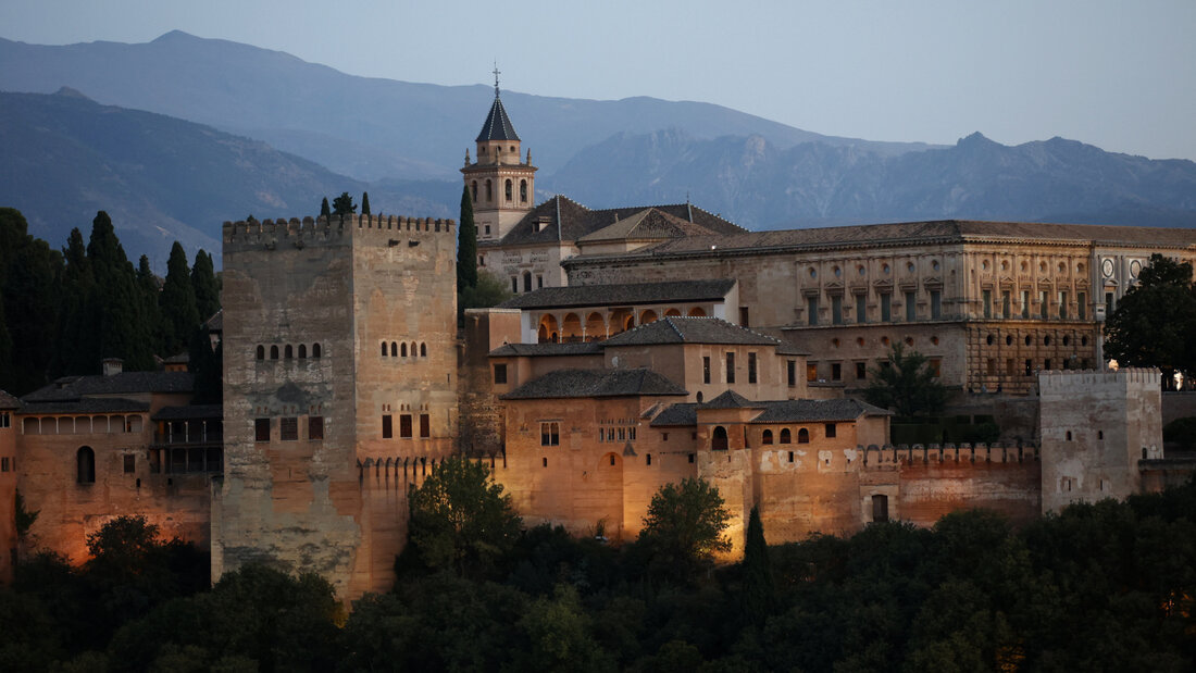 ARCHIV - Blick auf die Alhambra in Andalusien. Foto: Fermin Rodriguez/AP/dpa 20260815112134900.jpg