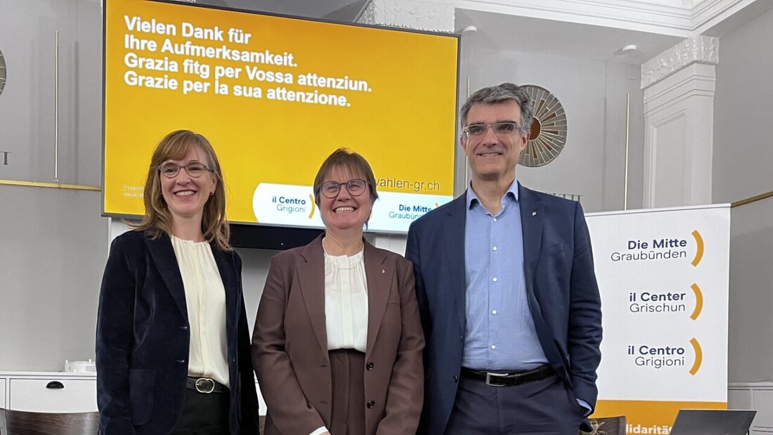 Carmelia Maissen (bisher), Aita Zanetti (neu) und Marcus Caduff (bisher) wollen die drei Sitze der Mitte-Partei in der Bündner Regierung verteidigen. 20251126101300316.jpg