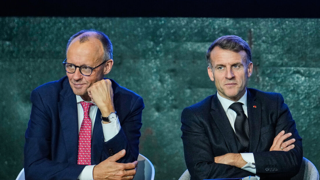ARCHIV - Bundeskanzler Friedrich Merz (l, CDU) und der französische Präsident Emmanuel Macron nehmen an einem Treffen mit einer Gruppe von Investoren auf dem Gipfel zur europäischen digitalen Souveränität teil. Foto: Ebrahim Noroozi/Pool AP/dpa 20260608165645577.jpg